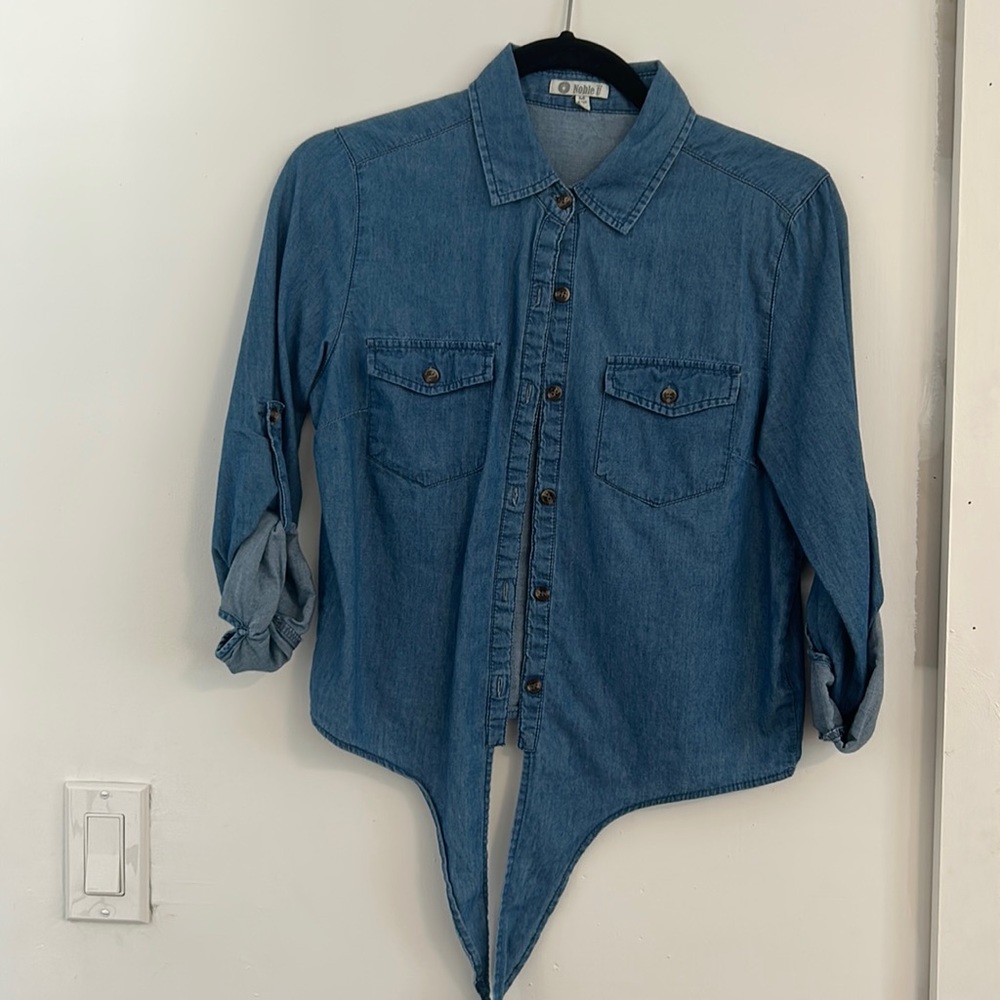 Jean button down size M